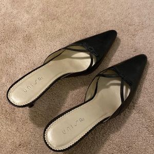 Unisa size 10 kitten mules